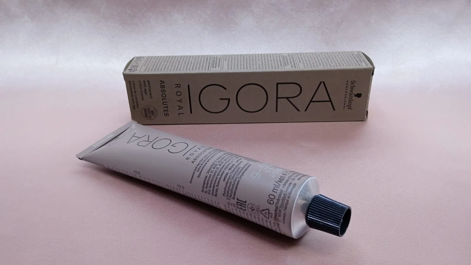 İgora Royal Absolutes Saç Boyası 9.50 Sarı Doğal  60 Ml.